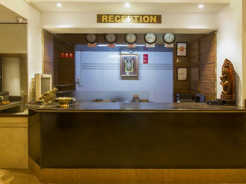 Oyo Flagship 19825 Hotel Panchratna Panvel Exterior foto